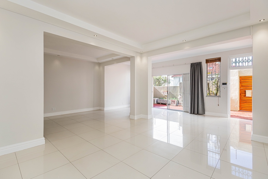To Let 3 Bedroom Property for Rent in Green Point Western Cape